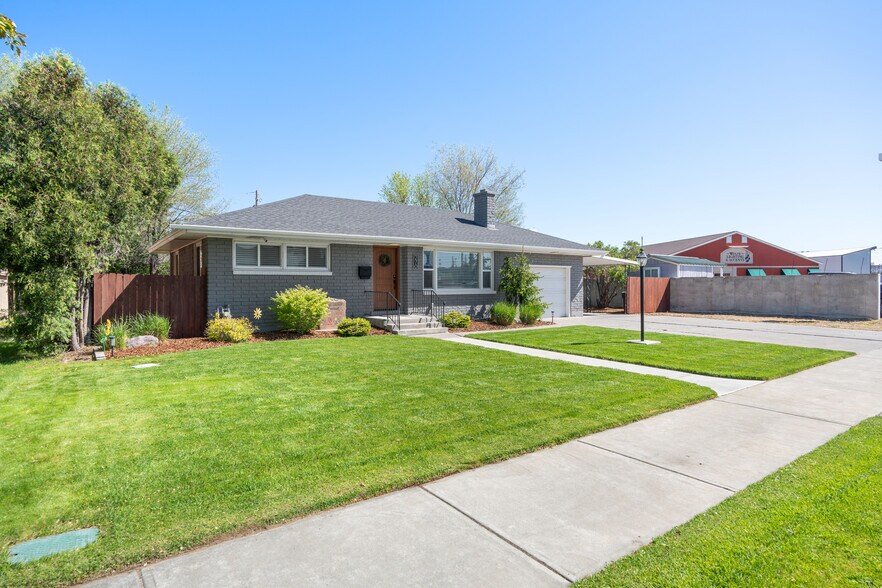 More Photos Of 207 Main St, Rexburg Office For Sale