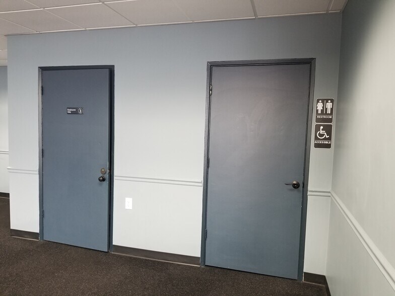 More Photos Of 4616 SE 82nd Ave, Portland Auto Dealership For Lease