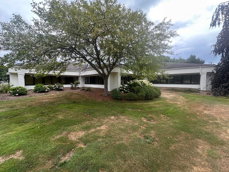 More Photos Of 1621 44th St SW, Grand Rapids Medical For Sale