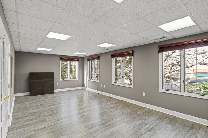 More Photos Of 11739-11741 Bowman Green Dr, Reston Office For Lease