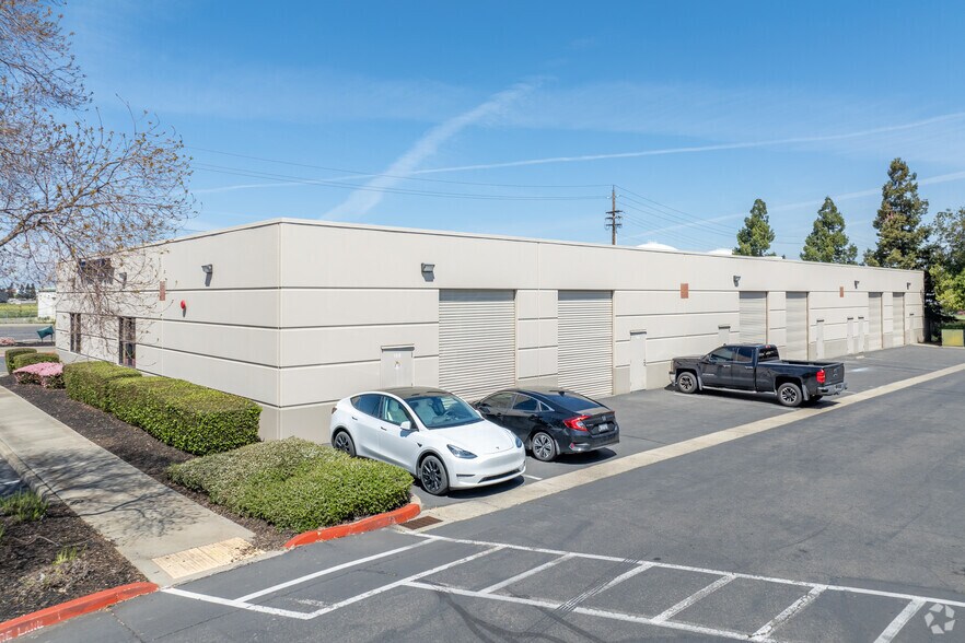 More Photos Of 10461 Grant Line Rd, Elk Grove Warehouse For Lease