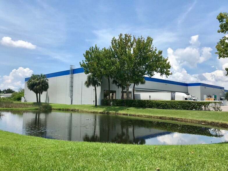 More Photos Of 4501 E Acline Dr, Tampa Distribution For Lease