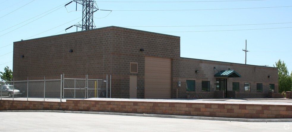 More Photos Of 2701 W Mansfield Ave, Englewood Light Distribution For Sale