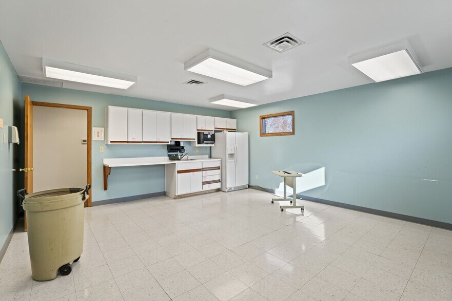 More Photos Of 1515 S 19th St, Elwood Medical For Lease