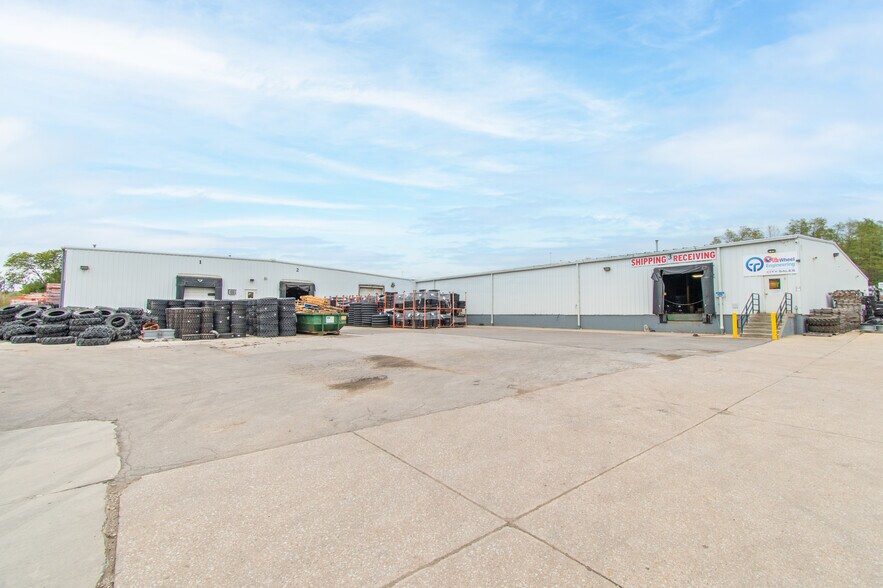 More Photos Of 4350 McKinley St, Omaha Manufacturing For Lease