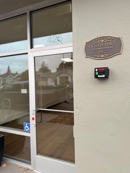 More Photos Of 423-425 Bancroft Ave, San Leandro Freestanding For Lease