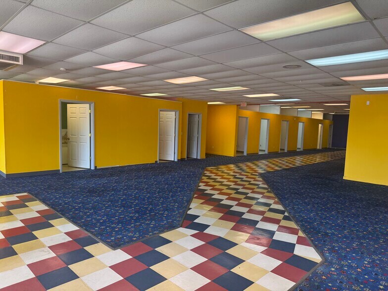 More Photos Of 606 Highway 76, White House Freestanding For Lease