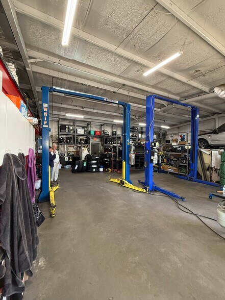 More Photos Of 4422 US Highway 17 S, New Bern Auto Repair For Sale