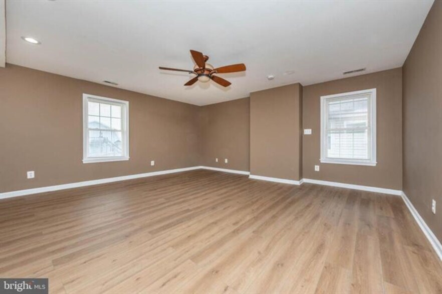 More Photos Of 4021 Barrington Rd, Baltimore Flex For Sale