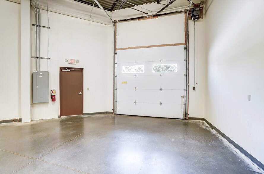 More Photos Of 1740 Thomas Paine Pky, Dayton Warehouse For Lease