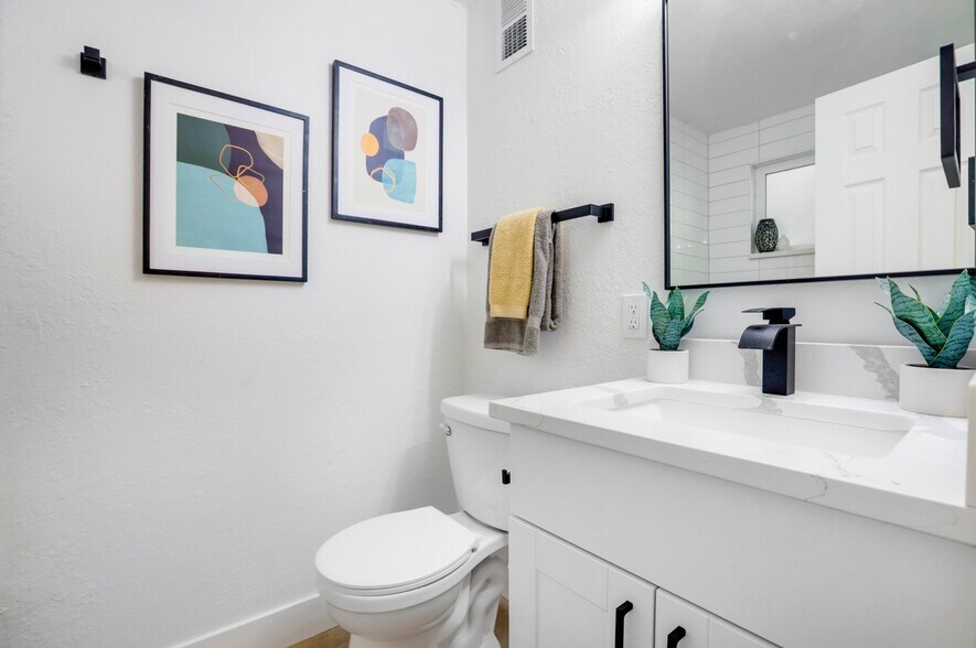 More Photos Of 5551 S Delaware St, Littleton Apartments For Sale