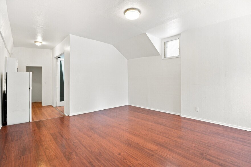 More Photos Of 101 Dudley Ave, Venice Apartments For Sale