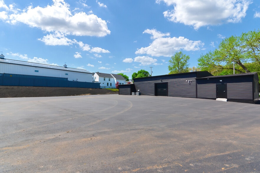 More Photos Of 995 Main St, Clinton Auto Dealership For Sale