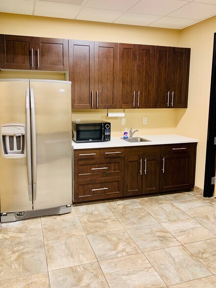 More Photos Of 2060 W Whispering Wind Dr, Phoenix Medical For Sale