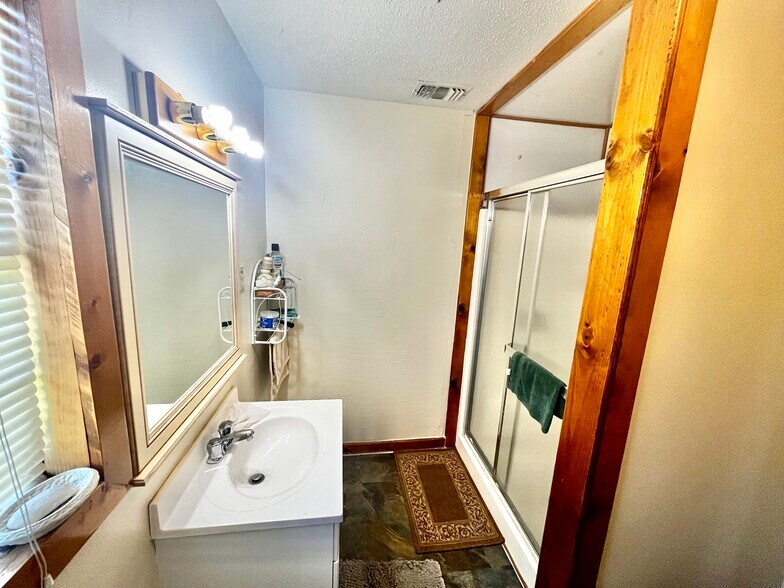 More Photos Of 215 N Broadway St, Post Hotel For Sale