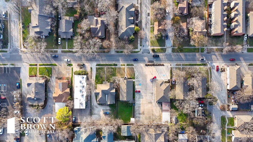 More Photos Of 934 N Locust St, Denton Office For Lease