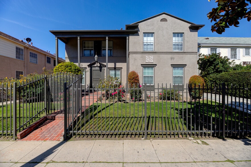 More Photos Of 913 S Wilton Pl, Los Angeles Apartments For Sale