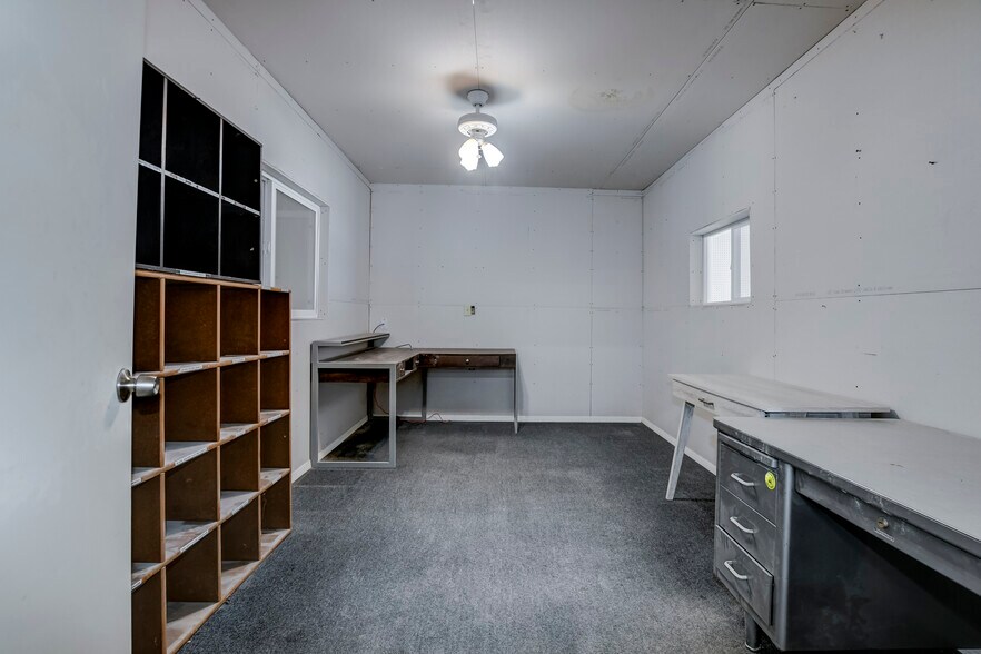 More Photos Of 10650 S Highway 69, Mayer Industrial For Lease