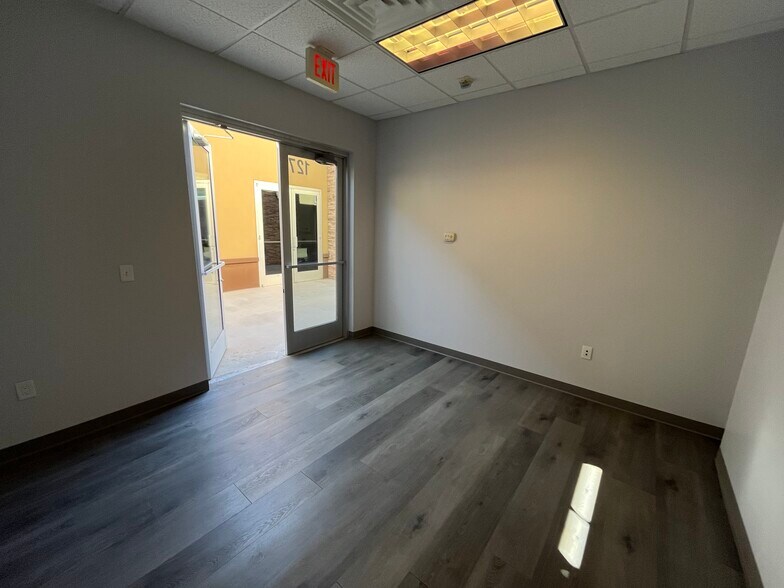 More Photos Of 15825 S 46th St, Phoenix Office For Sale