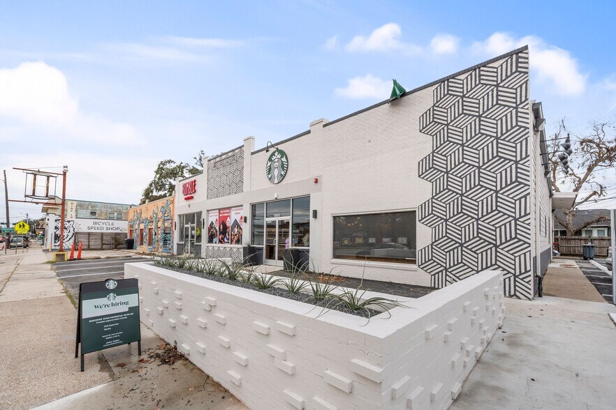 More Photos Of 1111 E 11th St, Houston Freestanding For Lease