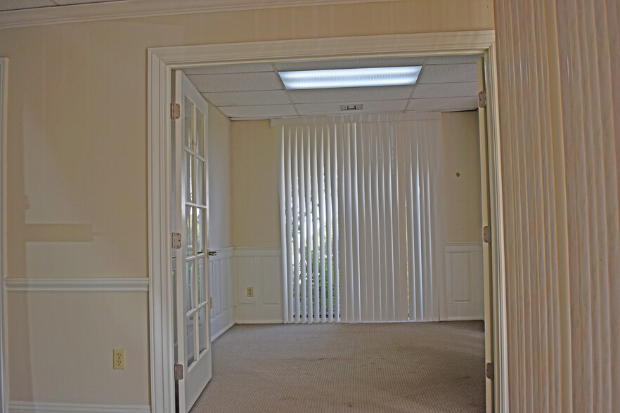 More Photos Of 100-114 Wikiup Dr, Santa Rosa Office For Lease