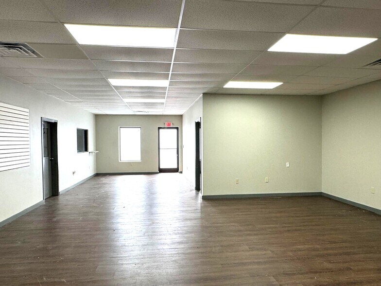 More Photos Of 7300 Craft Goodman Rd, Olive Branch Service For Lease