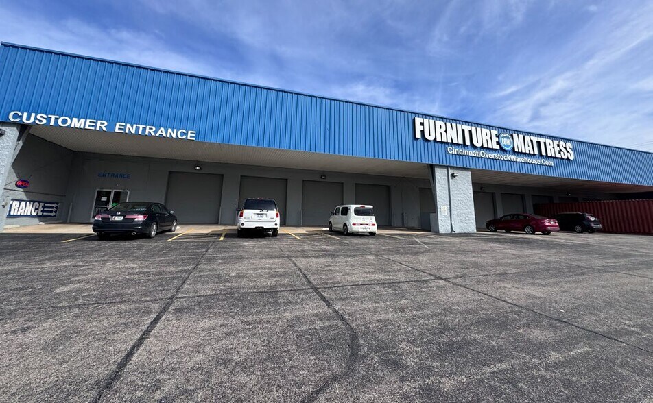 More Photos Of 4 W Crescentville Rd, Cincinnati Auto Repair For Sale