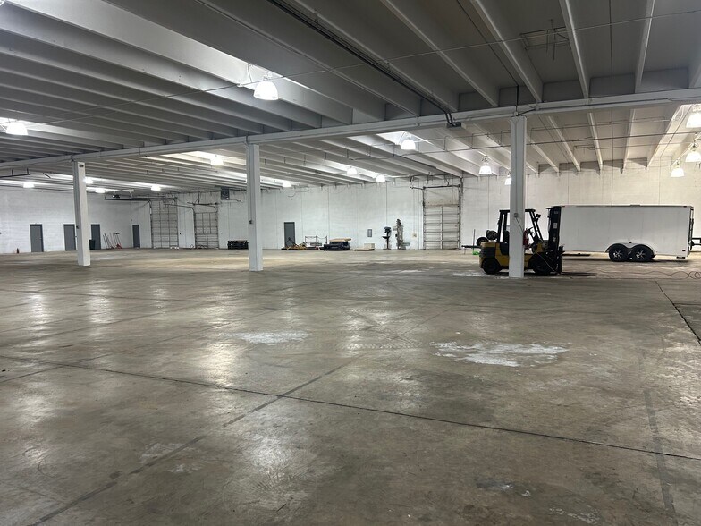 More Photos Of 1103 E Maguire Rd, Noble Light Manufacturing For Sale