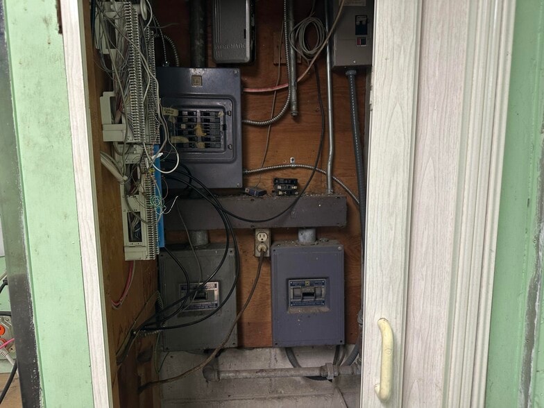 More Photos Of 3516 Elmport Rd, Bridgeport Storefront Retail Office For Sale