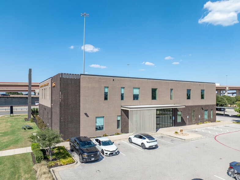 More Photos Of 505 Louis Henna Blvd, Round Rock Medical For Lease