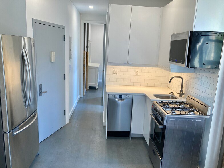 More Photos Of 197 Madison St, New York Apartments For Sale