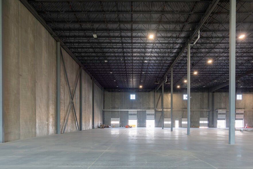 More Photos Of 13106 93 Av SW, Edmonton Industrial For Lease