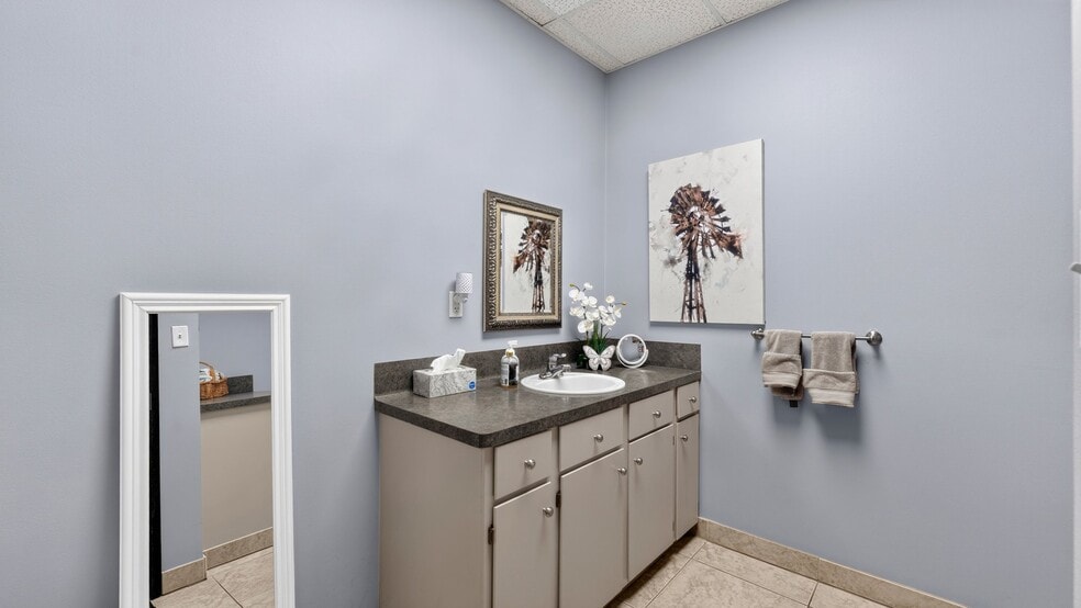More Photos Of 16522-16536 Park Row, Houston Light Distribution For Sale