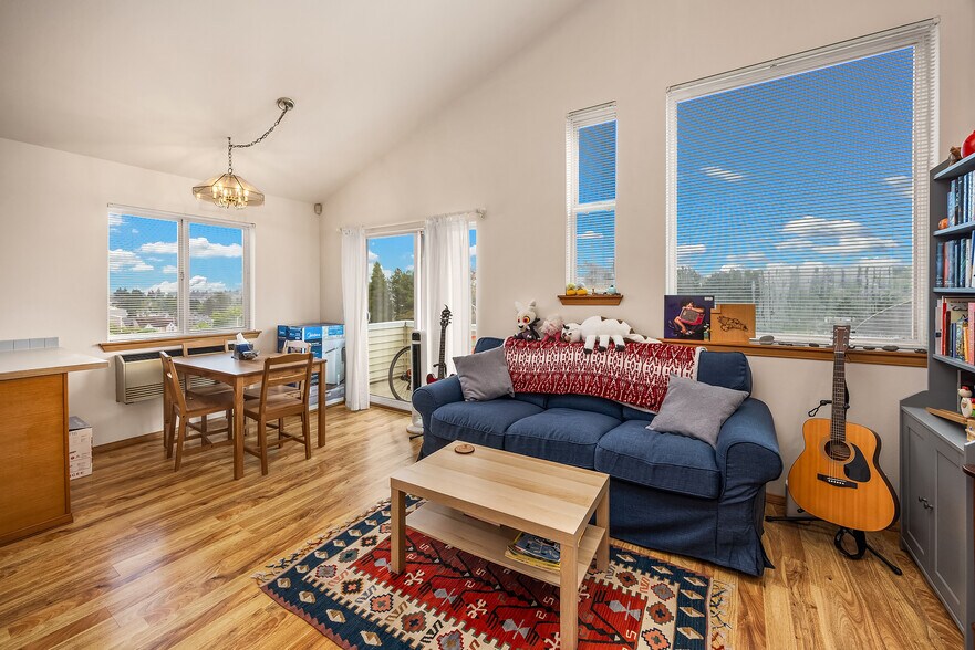 More Photos Of 816 N 38th St, Seattle Apartments For Sale