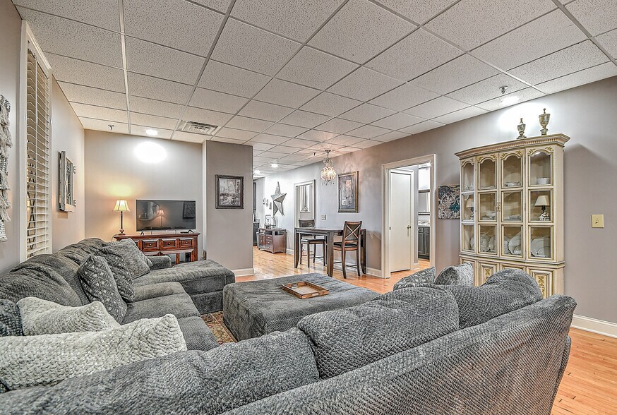 More Photos Of 220 Broad St, Kingsport Flex For Sale