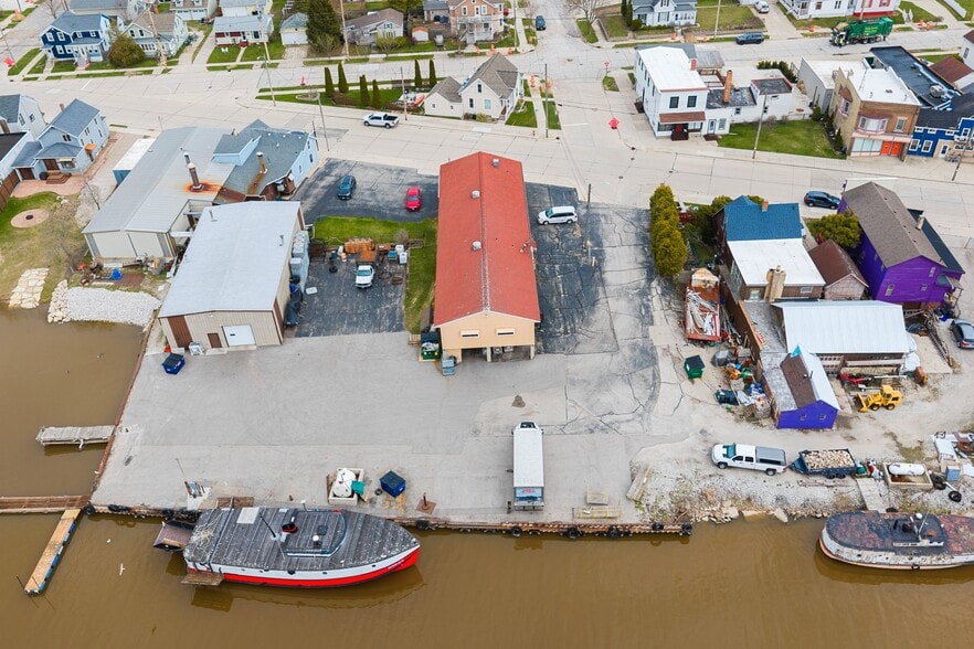 More Photos Of 1204 18th St, Two Rivers Bar For Sale