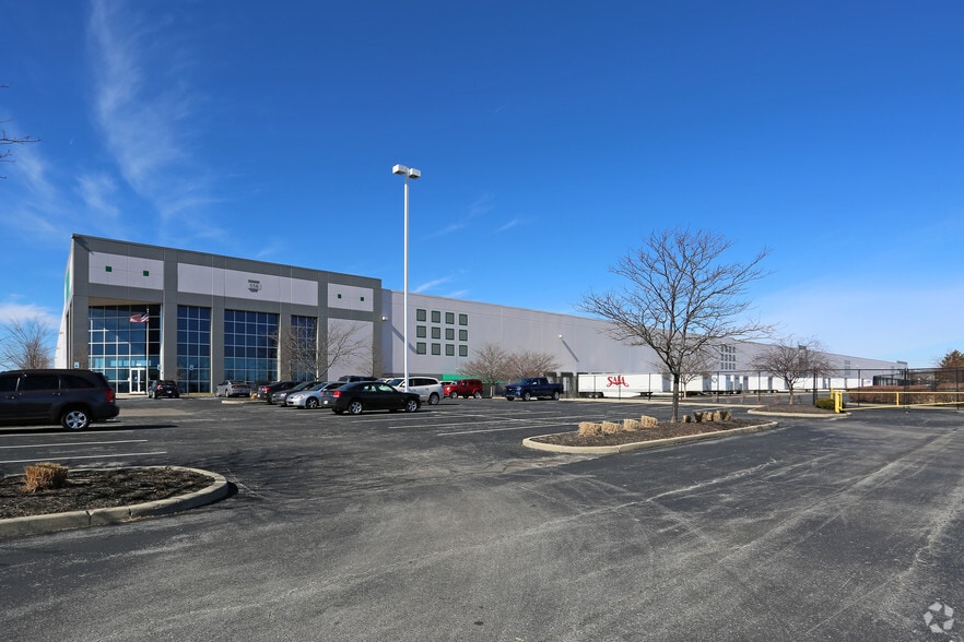 More Photos Of 558 W Airtech Pky, Plainfield Distribution For Lease