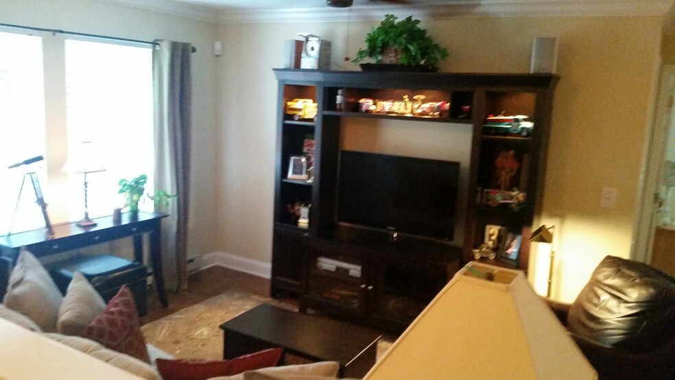 More Photos Of 152 Magnolia Ln, Middletown Veterinarian Kennel For Lease