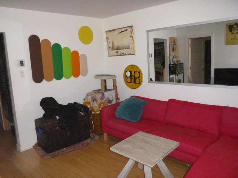 More Photos Of 6784-6786 Boul Saint-Laurent, Montréal Storefront Retail Residential For Sale