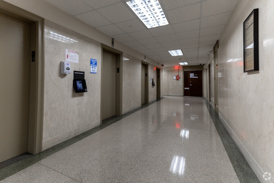 Photo of 27th Floor Ste 2707