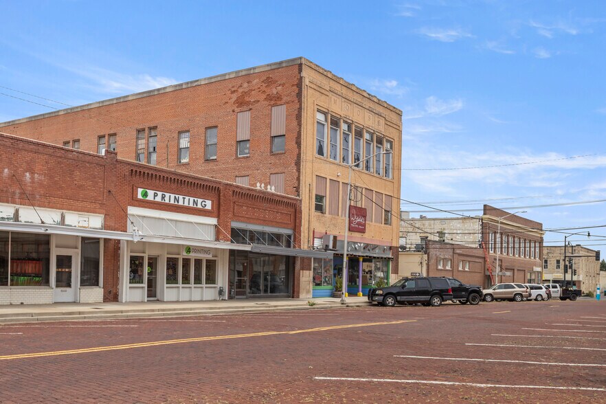 More Photos Of 201 N 3rd St, Ponca City Apartments For Sale