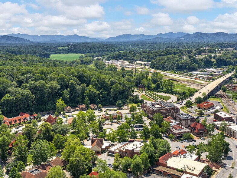More Photos Of 3 Kitchin Pl, Asheville Storefront For Lease