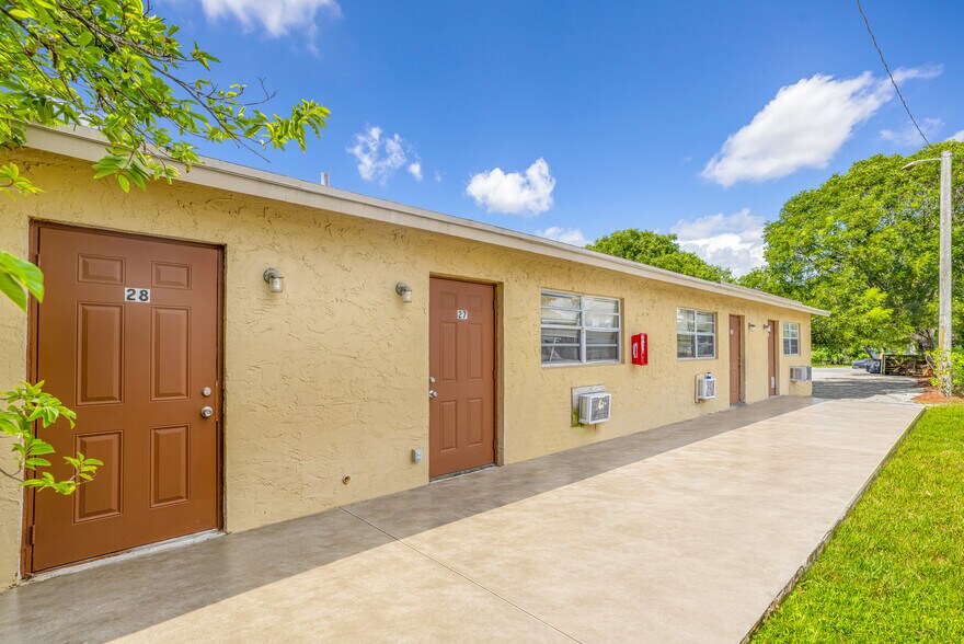 More Photos Of 920 S K St, Lake Worth Apartments For Sale
