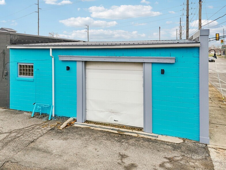 More Photos Of 200 S State Ave, Indianapolis Flex For Sale