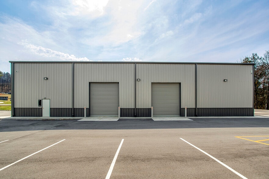 More Photos Of 145 US-70, Lenoir City Flex For Lease