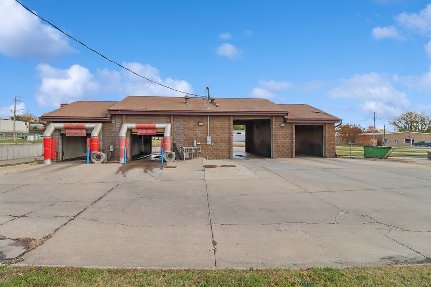 More Photos Of 3508 Delaware Ave, Des Moines Carwash For Sale