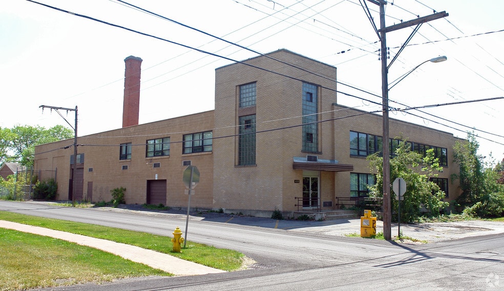 More Photos Of 400 Clinton St, Fayetteville Manufacturing For Lease