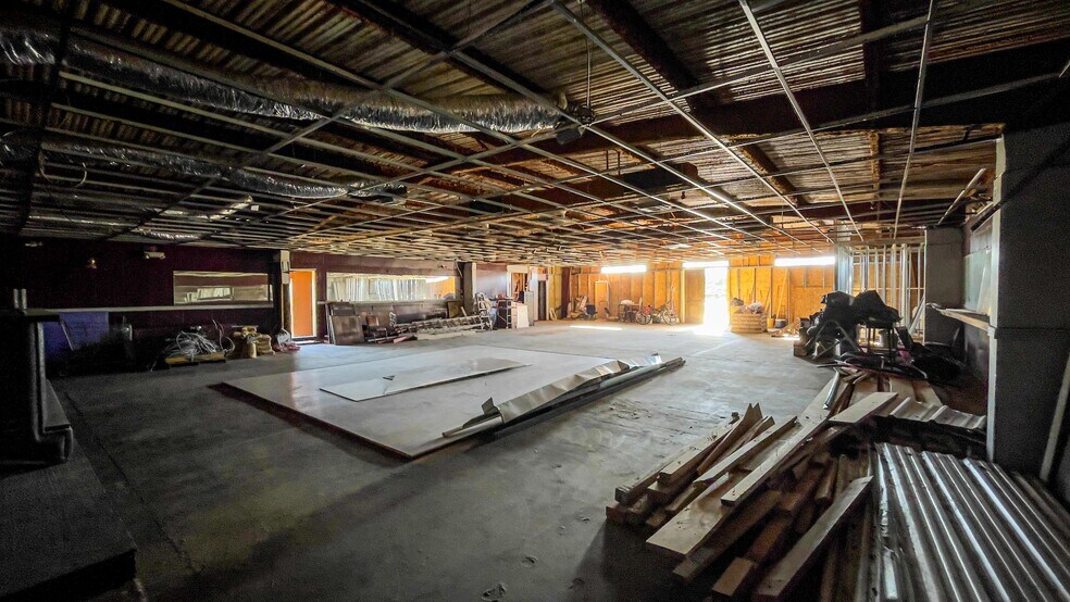 More Photos Of 901 E Johnson St, Waco Service For Sale