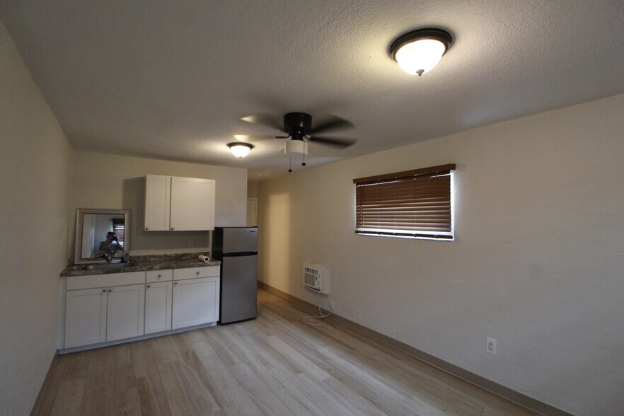 More Photos Of 1967 17th St, Sarasota Unknown For Lease