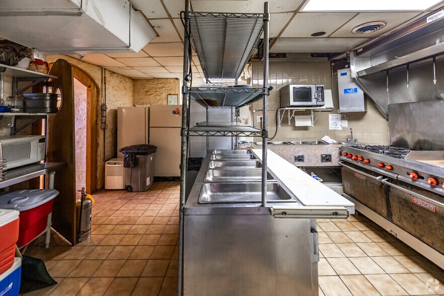 More Photos Of 910 River Rd, Wisconsin Dells Hotel For Sale